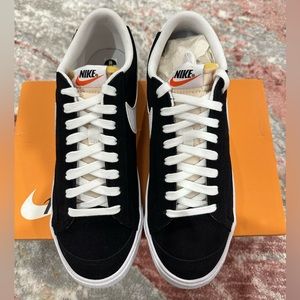 Nike Blazer Low’77 Suede Sneakers. Size 10